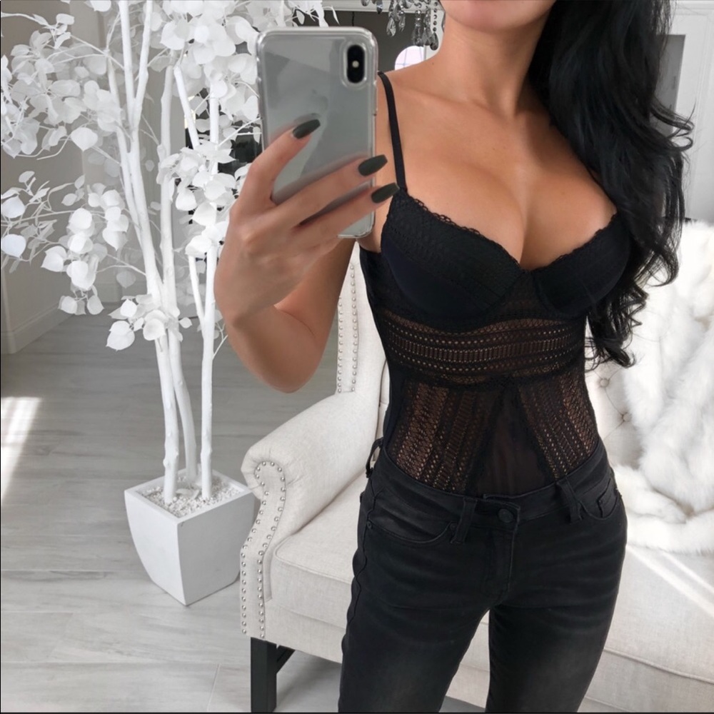 Lasting black bodysuit